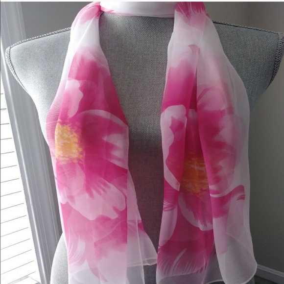 Women’s scarf - Picture 1 of 1